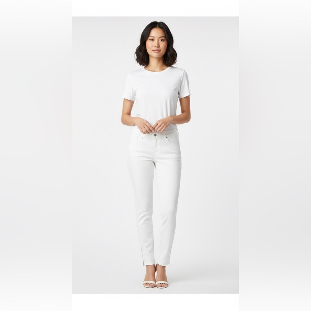 White house black market women’s white ankle jeans, size 2